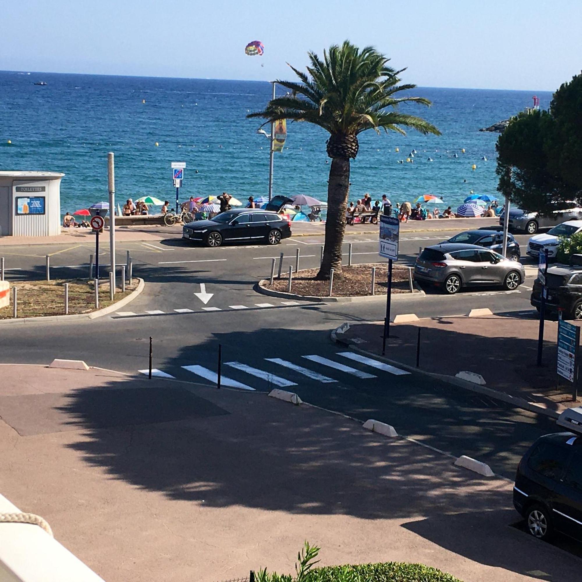D'une Avec Vue Sur La Balcon Et Wifi A *